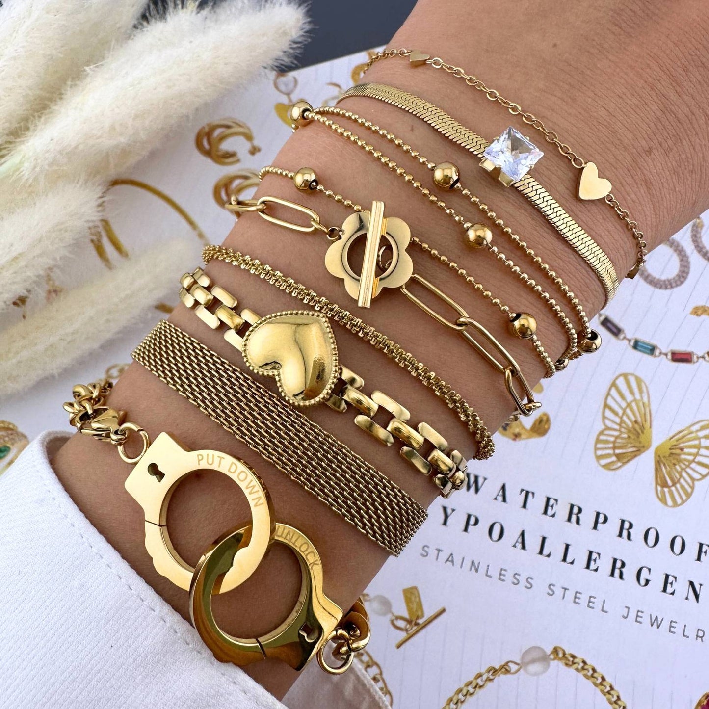 Golden heart bracelet