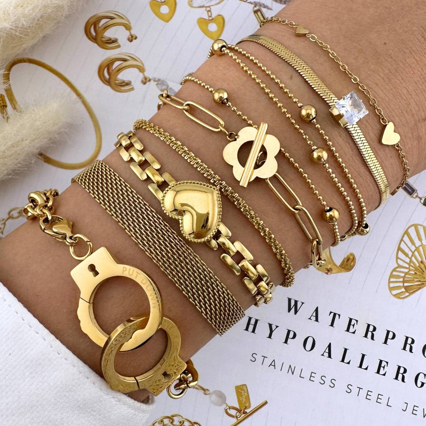 Golden heart bracelet